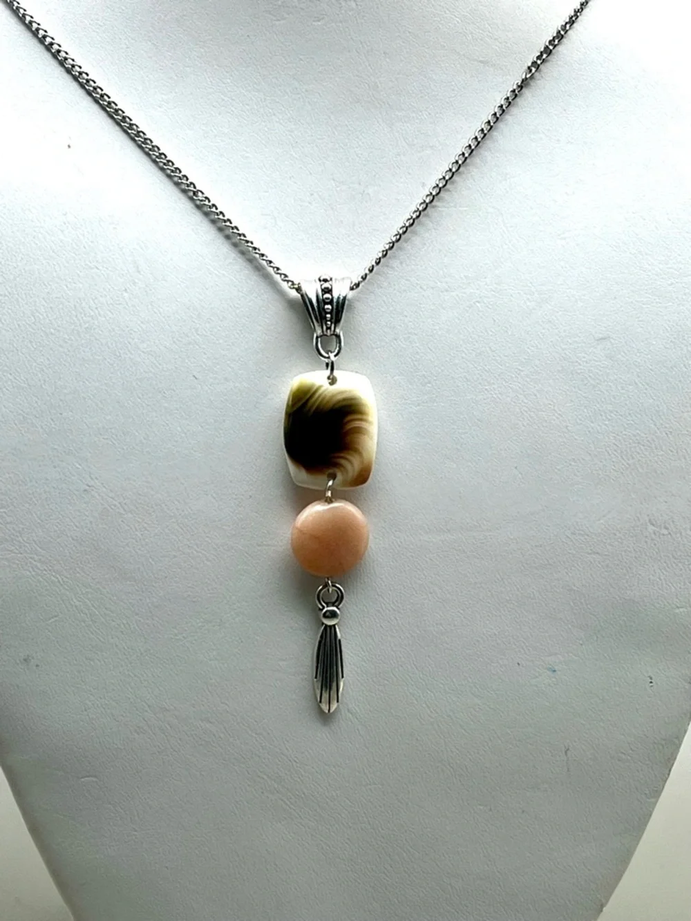 Shiva Shell Peach Jade Necklace Silver Tone Pendant Boho Gemstone Layering